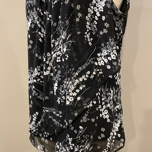 Dress barn sleeveless sheer with liner floral blouse - Picture 5 of 7